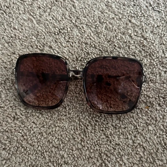 Stylish Brown Square Fashion Sunglasses for Women - Picture 4 of 5
